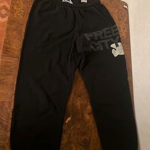 Black FREE CITY sweats💓💓